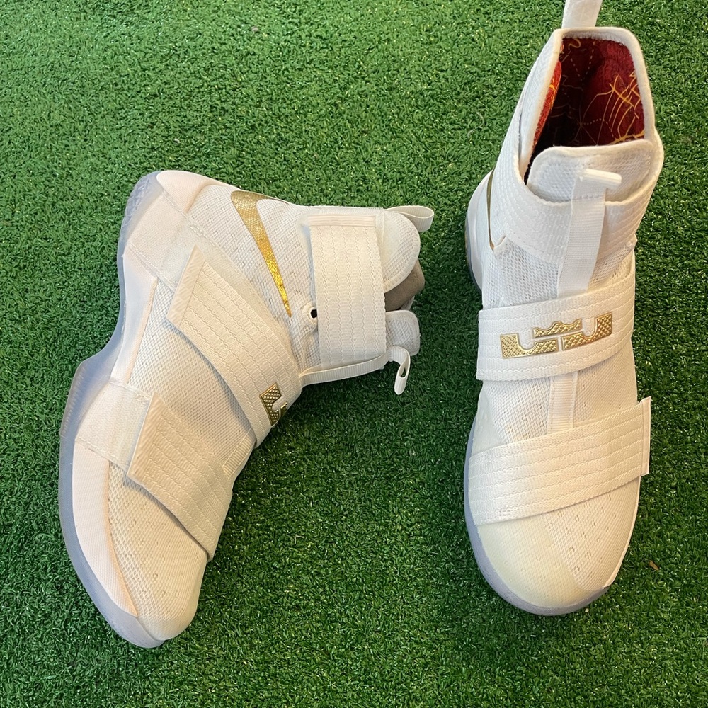 Nike LeBron Soldier 10- white mens size 10